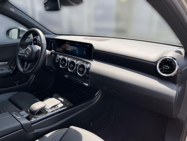 MERCEDES-BENZ Třídy A A 180 (15/20)