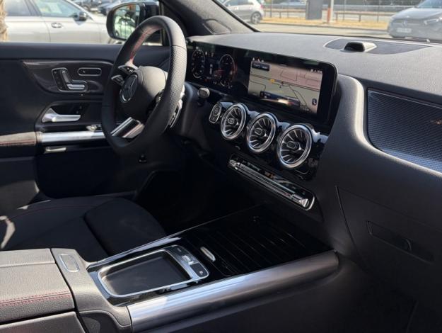 MERCEDES-BENZ GLA 200 d AMG Line  GLA 200 d AMG Line