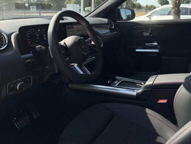 MERCEDES-BENZ GLA 200 d AMG Line  GLA 200 d AMG Line