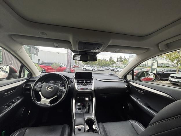 LEXUS NX 300H  2WD Luxe / Pano / Kick  