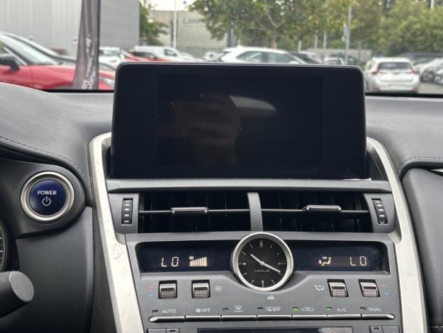 LEXUS NX 300H  2WD Luxe / Pano / Kick  