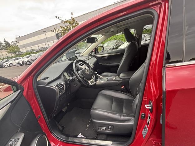LEXUS NX 300H  2WD Luxe / Pano / Kick  