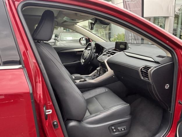LEXUS NX 300H  2WD Luxe / Pano / Kick  
