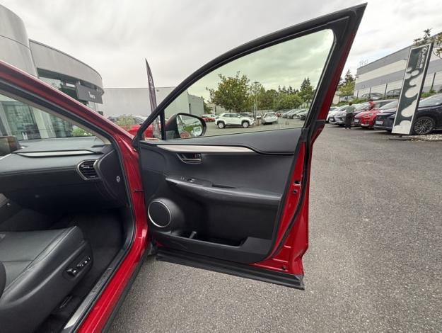 LEXUS NX 300H  2WD Luxe / Pano / Kick  