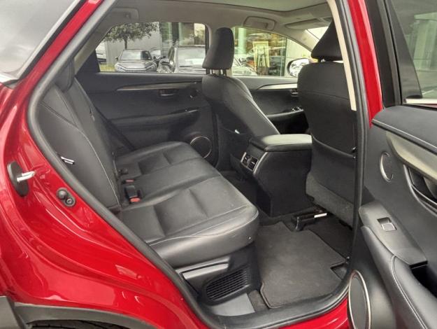 LEXUS NX 300H  2WD Luxe / Pano / Kick  