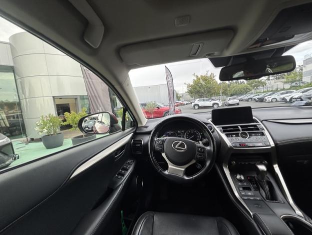 LEXUS NX 300H  2WD Luxe / Pano / Kick  