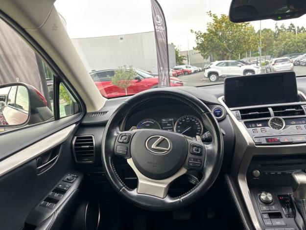 LEXUS NX 300H  2WD Luxe / Pano / Kick  