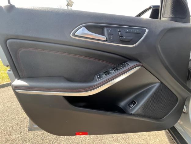 MERCEDES-BENZ GLA 220 CDI Sport Utility Vehicle Pack AMG Line 