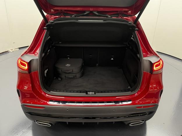 MERCEDES-BENZ GLA 250 e AMG Line  