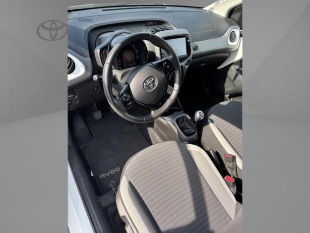 TOYOTA Aygo 1.0 VVT-i x-play  