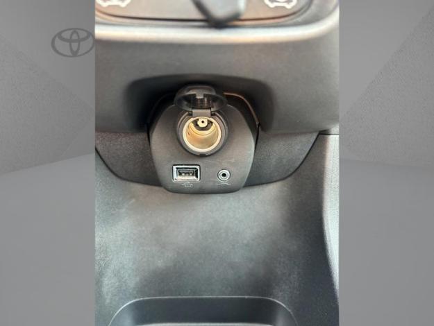 TOYOTA Aygo 1.0 VVT-i x-play  