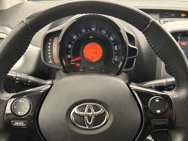 TOYOTA Aygo 1.0 VVT-i x-play  
