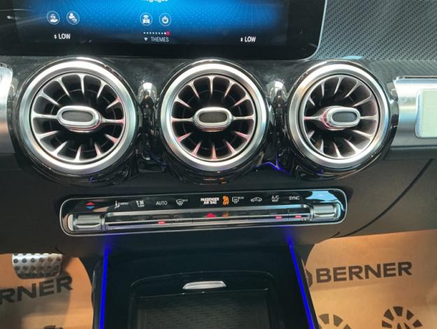 MERCEDES-BENZ GLB 180 d AMG Pack Night Toit Pano  