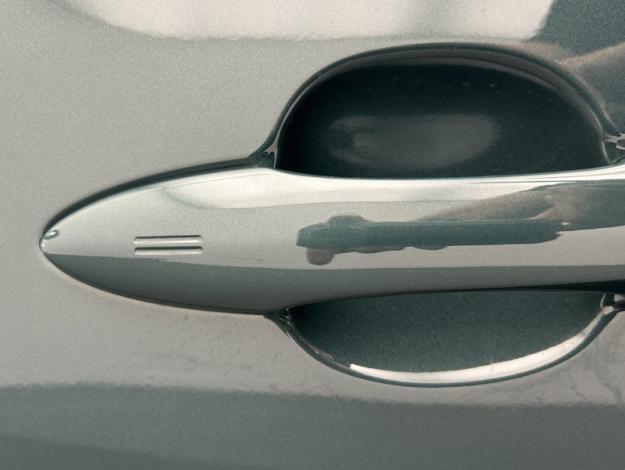 TOYOTA Yaris 116h Design  