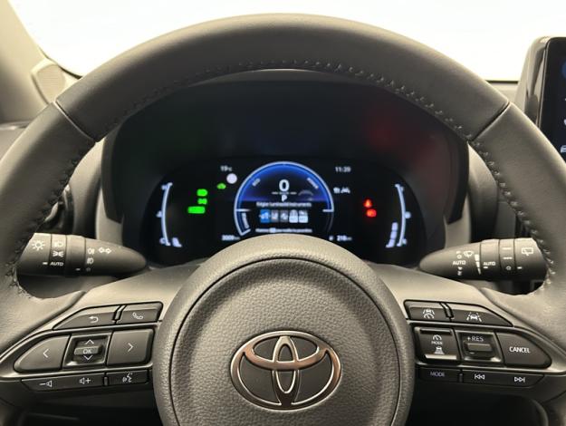 TOYOTA Yaris 116h Design  