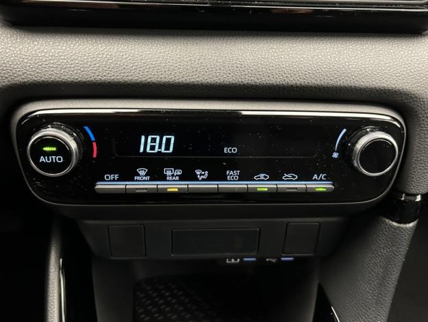 TOYOTA Yaris 116h Design  