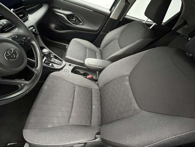 TOYOTA Yaris 116h Design  