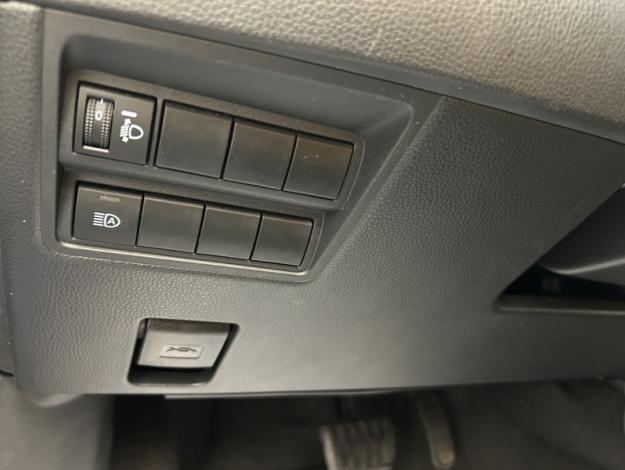 TOYOTA Yaris 116h Design  