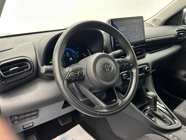 TOYOTA Yaris 116h Design  