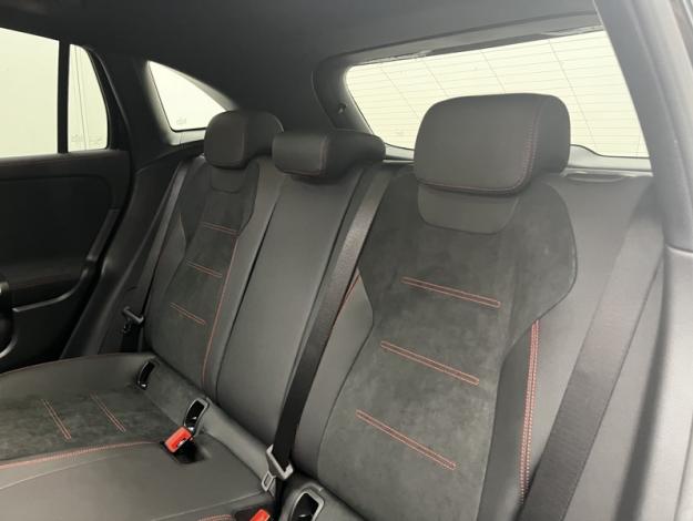 MERCEDES-BENZ GLA 200 d AMG Line  GLA 200 d AMG Line