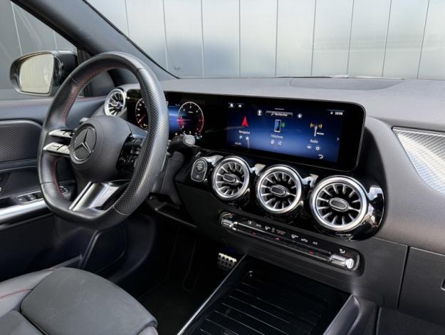 MERCEDES-BENZ GLA 200 d AMG Line  