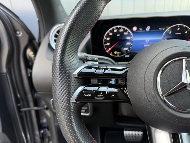 MERCEDES-BENZ GLA 200 d AMG Line  
