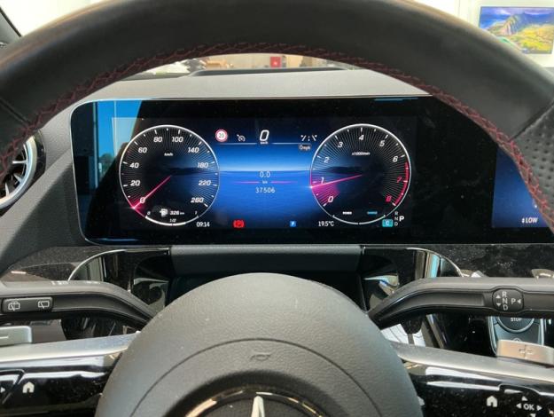 MERCEDES-BENZ GLA 180 AMG Pack Night Toit Pano  