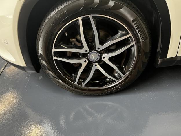 MERCEDES-BENZ GLA 220 CDI Sport Utility Vehicle  