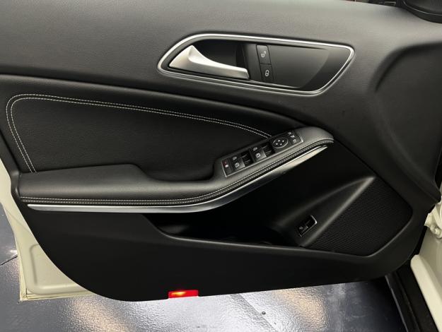 MERCEDES-BENZ GLA 220 CDI Sport Utility Vehicle  