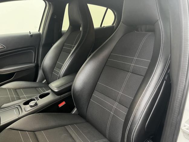 MERCEDES-BENZ GLA 220 CDI Sport Utility Vehicle  