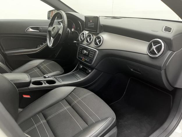 MERCEDES-BENZ GLA 220 CDI Sport Utility Vehicle  