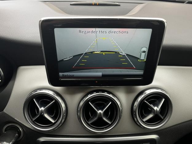 MERCEDES-BENZ GLA 220 CDI Sport Utility Vehicle  
