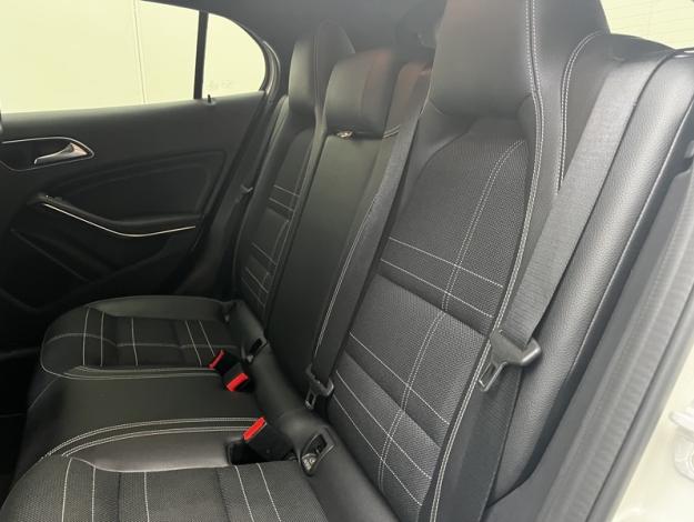 MERCEDES-BENZ GLA 220 CDI Sport Utility Vehicle  