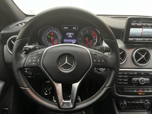MERCEDES-BENZ GLA 220 CDI Sport Utility Vehicle  