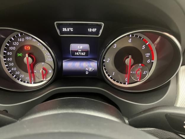 MERCEDES-BENZ GLA 220 CDI Sport Utility Vehicle  