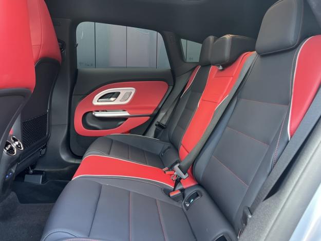MERCEDES-BENZ CLA Shooting Brake 200 AMG Line   CLA Shooting Brake 200 AMG Line