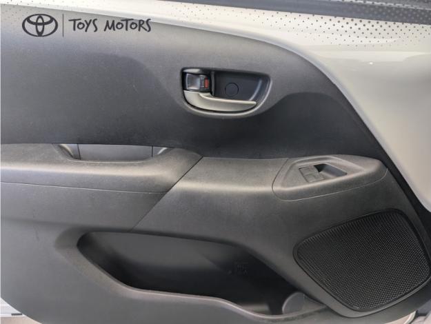 TOYOTA Aygo 1.0 VVT-i x-play  X-SHIFT