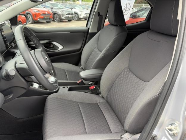 TOYOTA Yaris 116h Design  