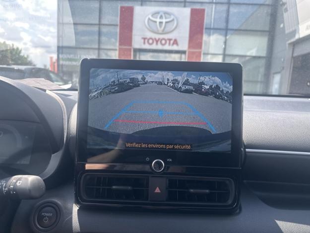 TOYOTA Yaris 116h Design  