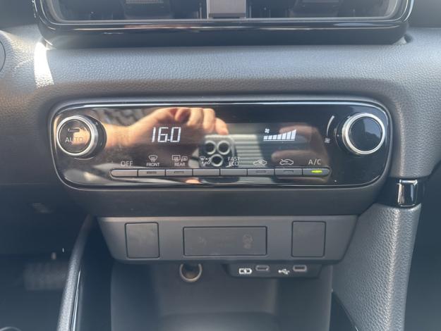TOYOTA Yaris 116h Design  