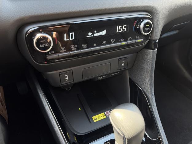 TOYOTA Yaris 130h Collection techno  
