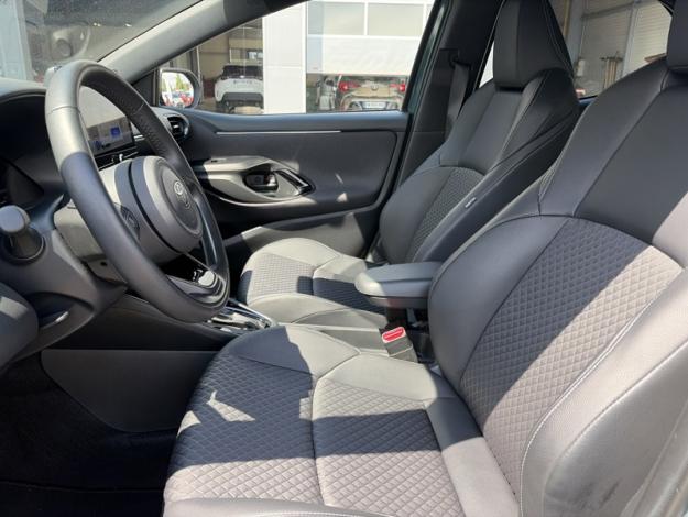 TOYOTA Yaris 130h Collection techno  
