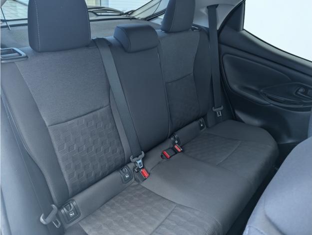 TOYOTA Yaris 116h Design   