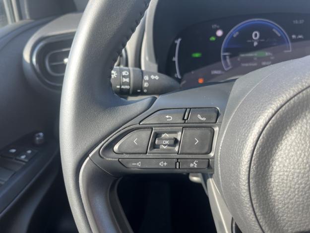 TOYOTA Yaris 116h Design  