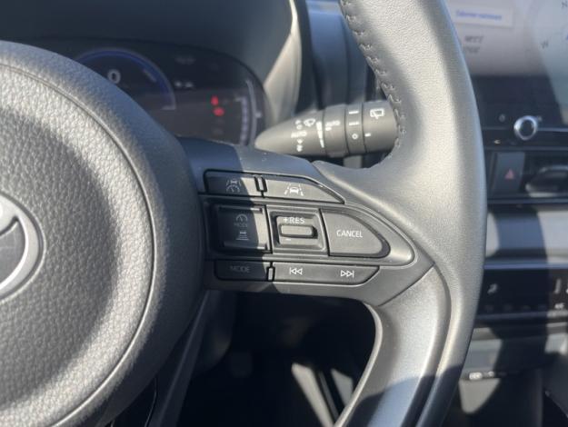 TOYOTA Yaris 116h Design  