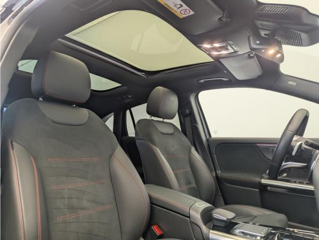 MERCEDES-BENZ GLA 200 AMG Line  