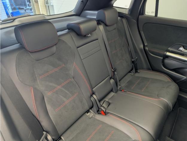 MERCEDES-BENZ GLA 200 AMG Line  