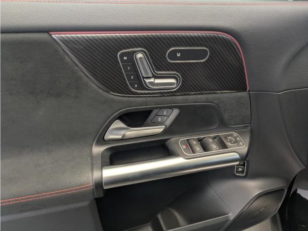 MERCEDES-BENZ GLA 200 AMG Line  