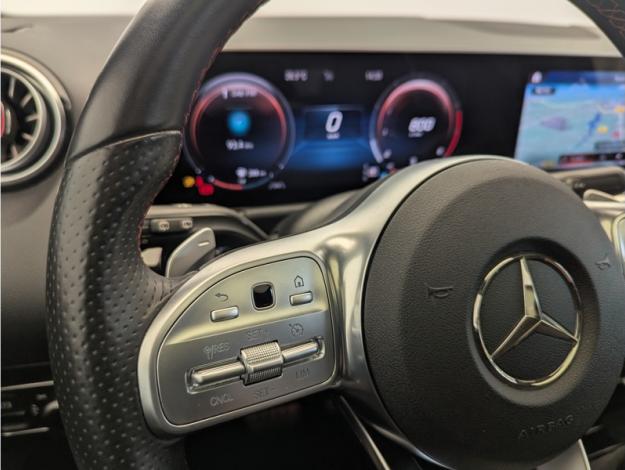 MERCEDES-BENZ GLA 200 AMG Line  