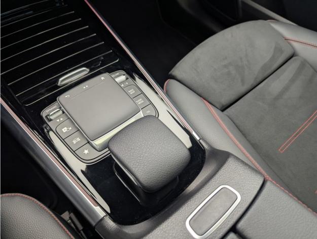 MERCEDES-BENZ GLA 200 AMG Line  
